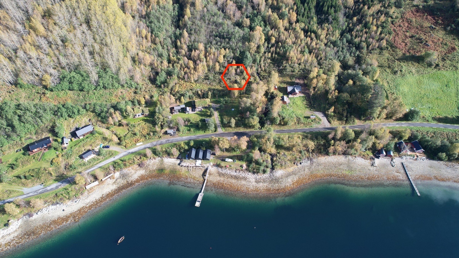 Inntegningen viser ikke tomtegrenser - men omtrentlig hvor fritidstomten ligger. Galleribilde