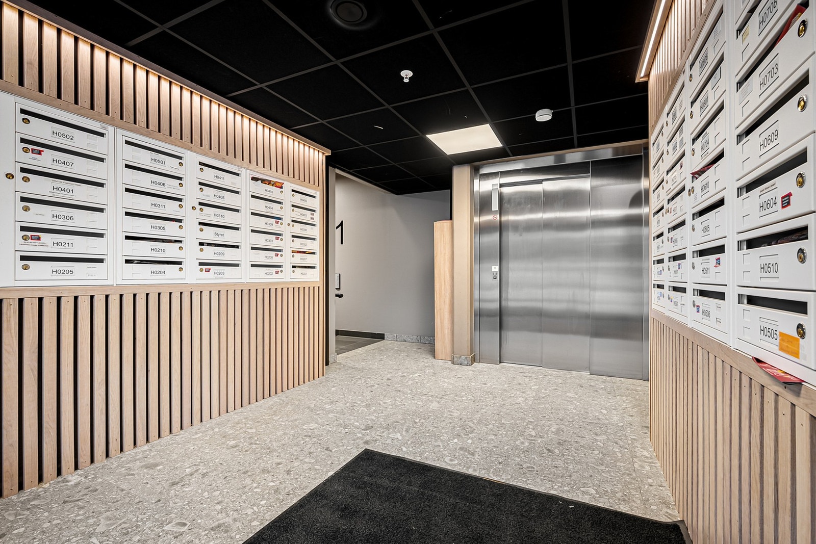 Felles trappeoppgang med heis Galleribilde