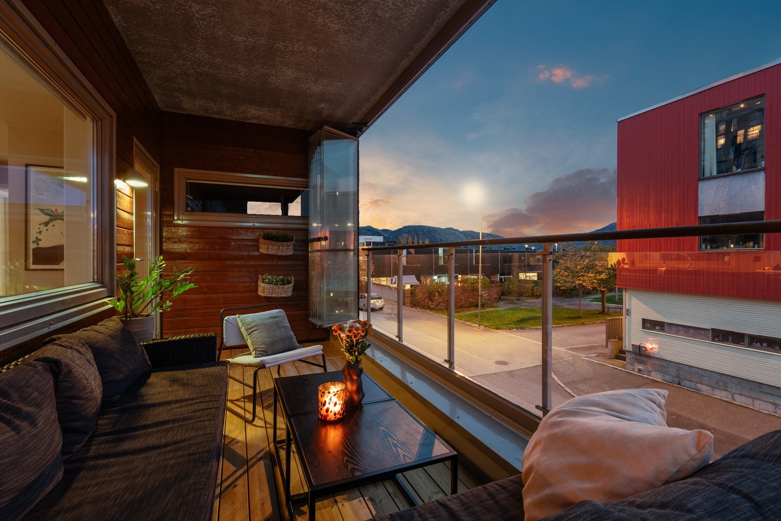 Kveldsbilde | Innglasset balkong Galleribilde