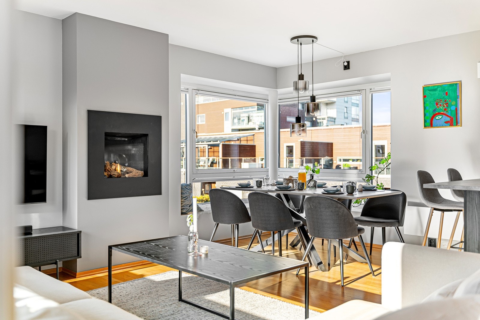 Leiligheten kan skilte med store vindusflater og usjenert internbeliggenhet. Galleribilde