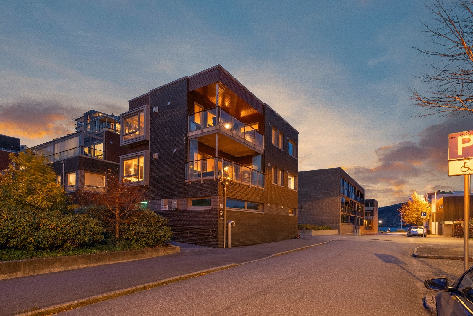 Nærheten til sjøen vil også sette sitt preg på neste utviklingstrinn. Bokvalitet kombinert med blå-grønne kvaliteter. Galleribilde