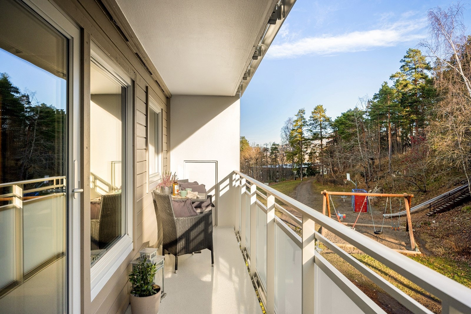 Fra spisestuen er det utgang til boligens andre balkong Galleribilde