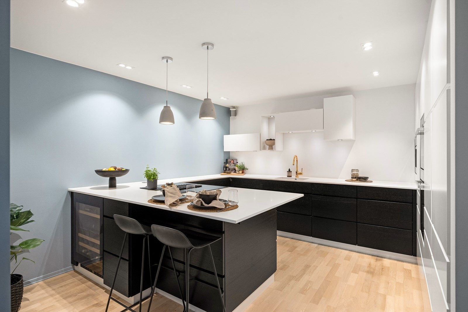 Nydelig og praktisk kjøkken med pen innredning fra Kvik Galleribilde