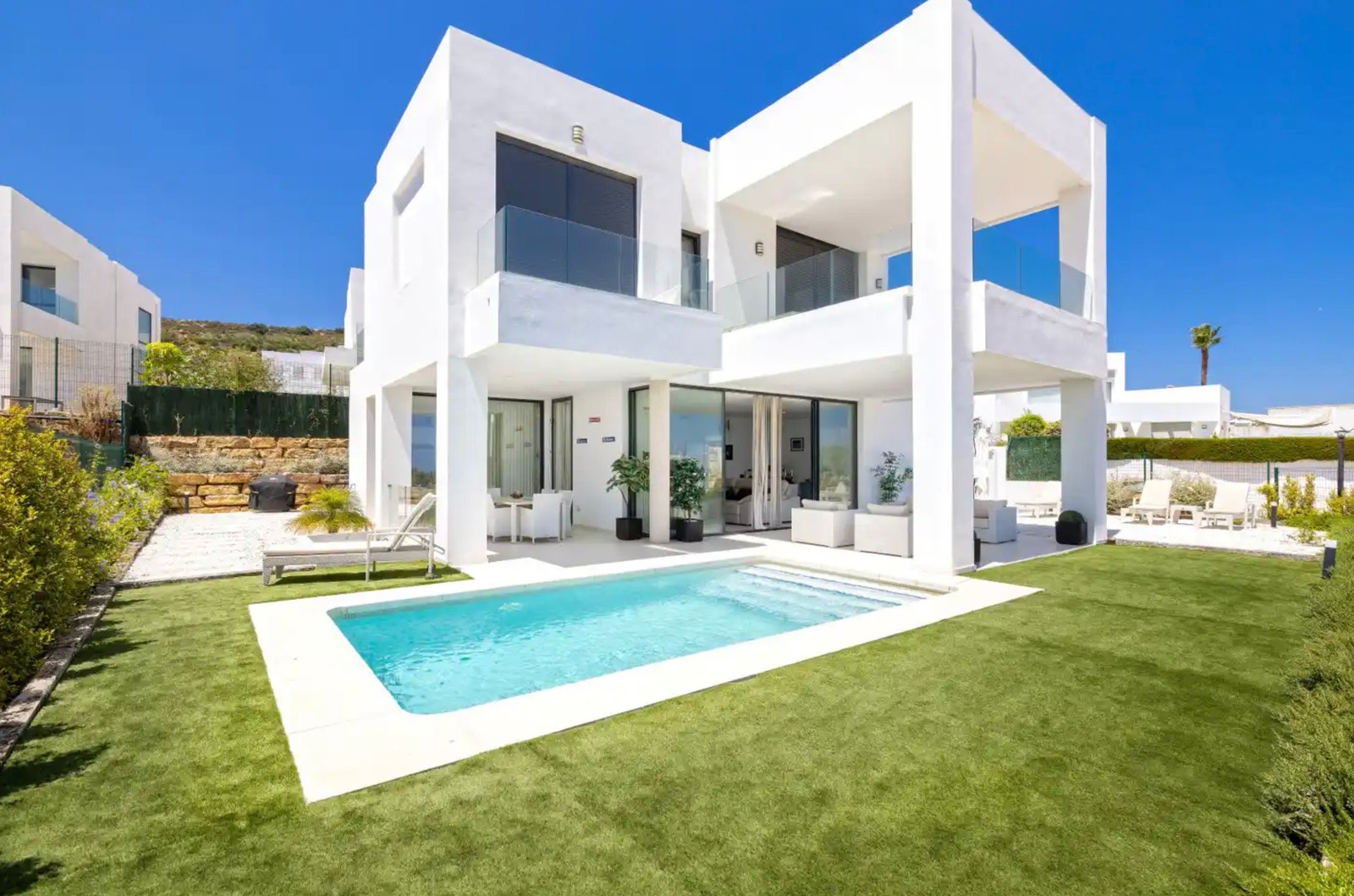 Garden and pool Galleribilde