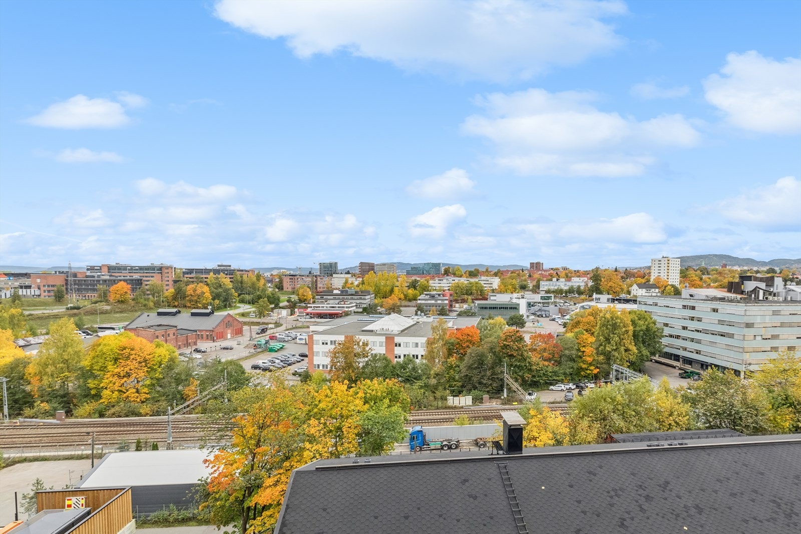 Bygget ligger på en høyde med lite innsyn fra naboer Galleribilde