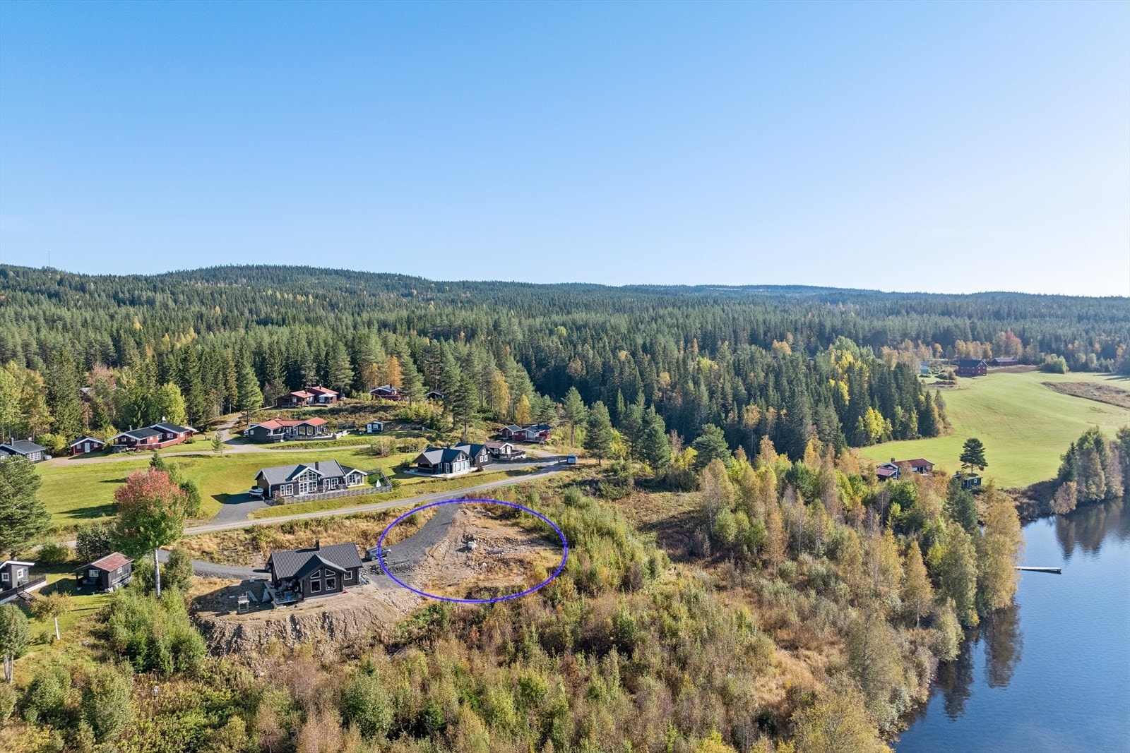 Solrik og fin tomt med flott beliggenhet ved Osensjøen Galleribilde