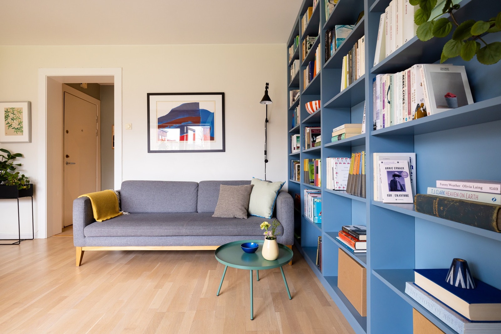 Det er også plass til sofa med tilhørende møblement. Galleribilde