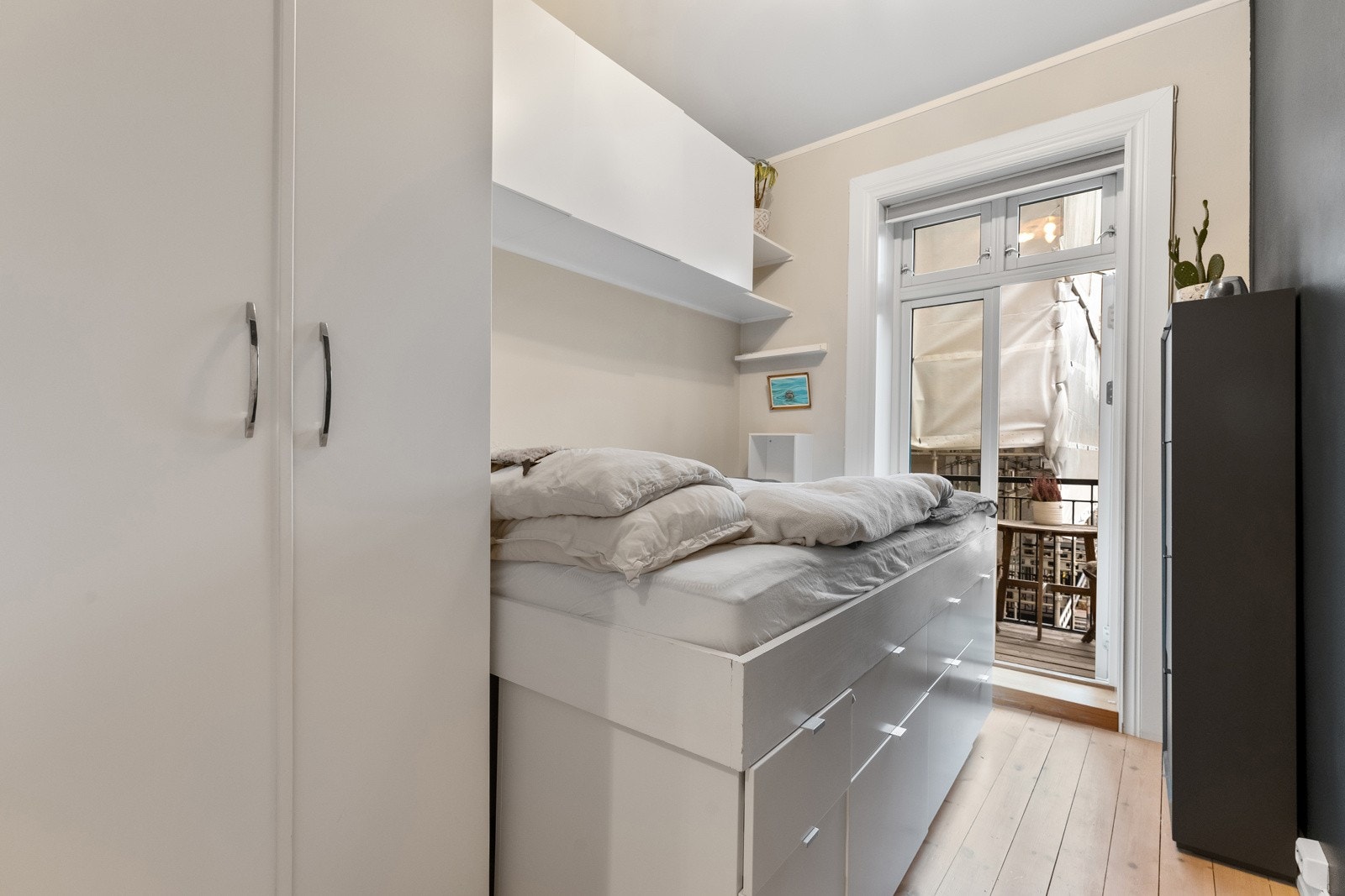 Soverom i boligen vender i sin helhet mot rolig bakgård. Galleribilde