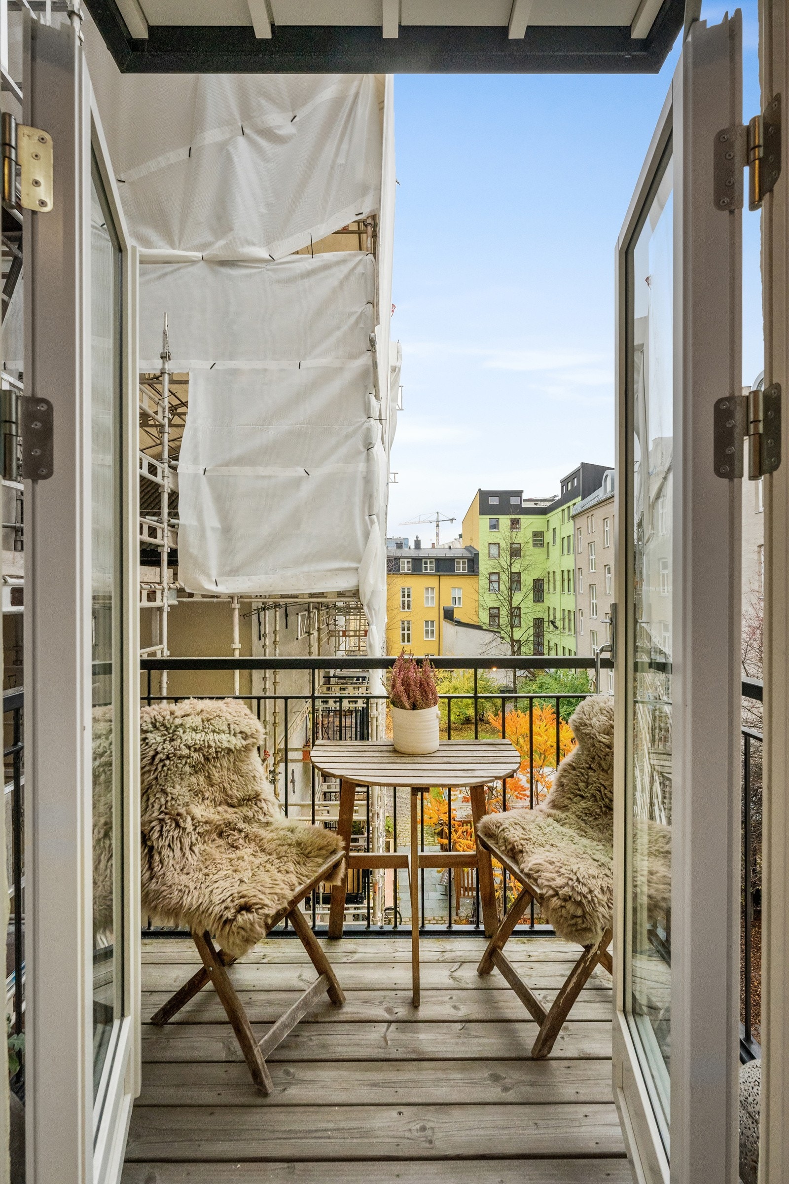 Fra soverommet er det utgang til sydvendt balkong. Galleribilde