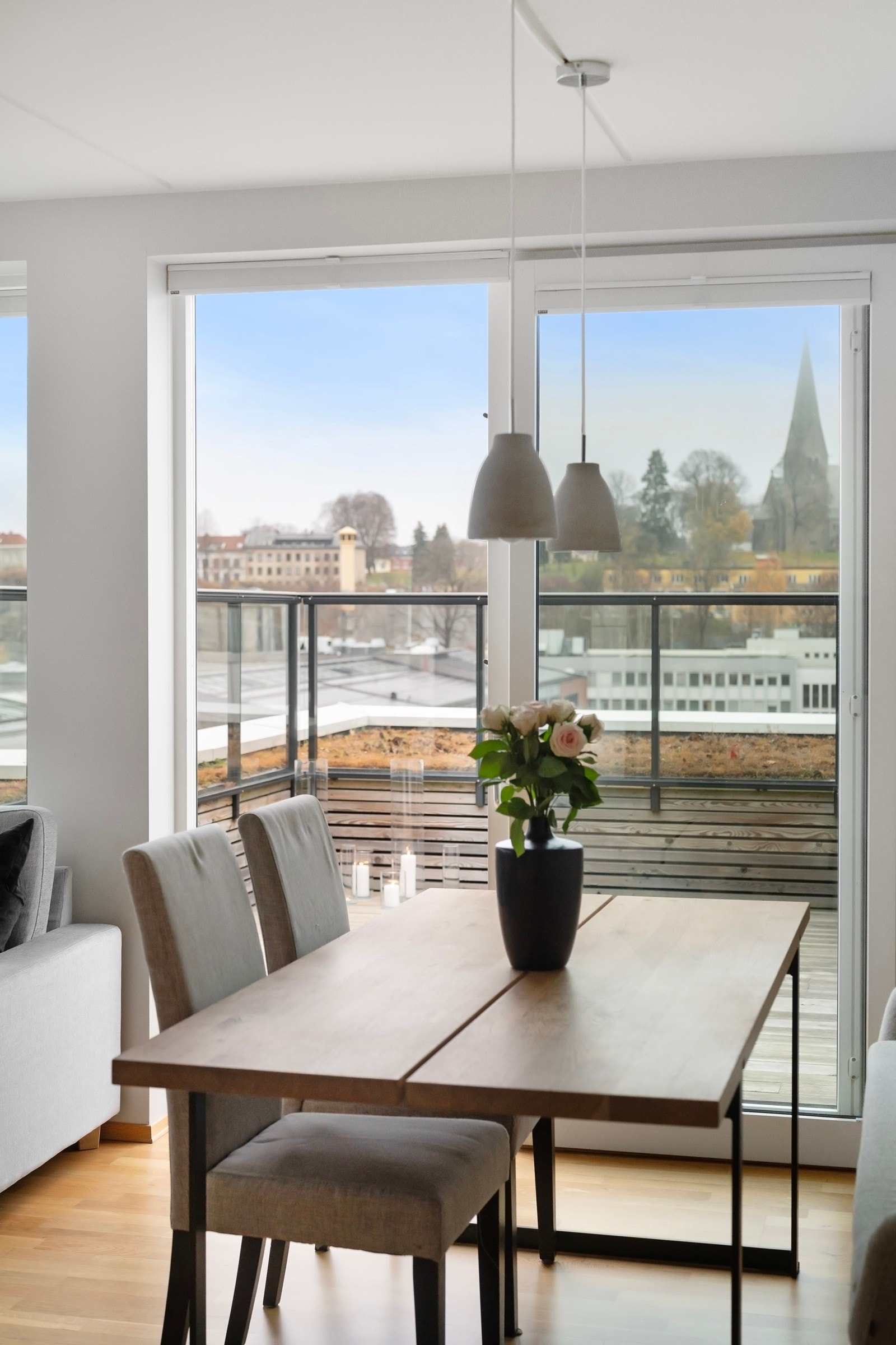 Stor terrasseskyvedør med glassfelt. Galleribilde