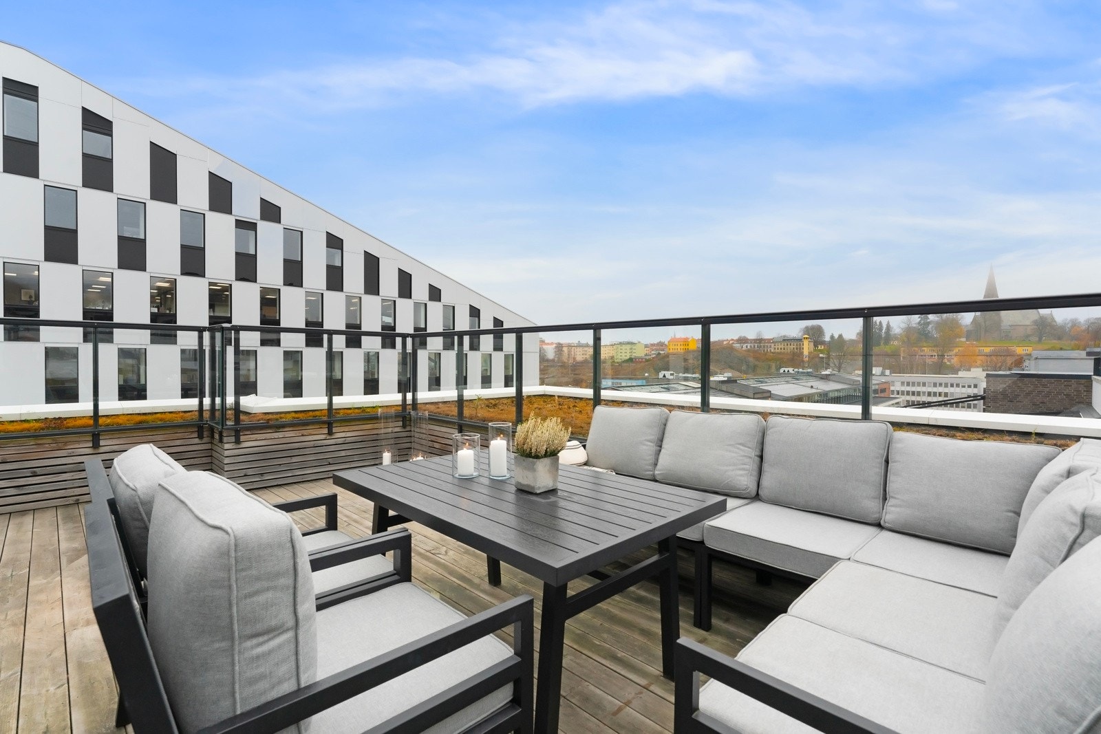 Det er tillatt med gass- og elektrisk grill. Galleribilde