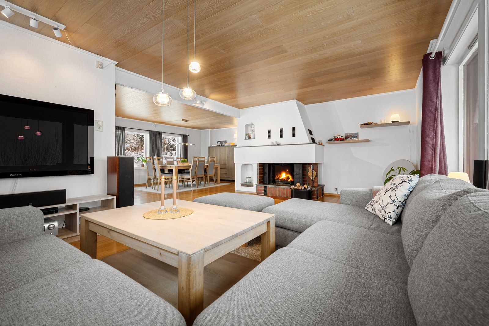 Funksjonell planløsning med flere soner for møblering Galleribilde