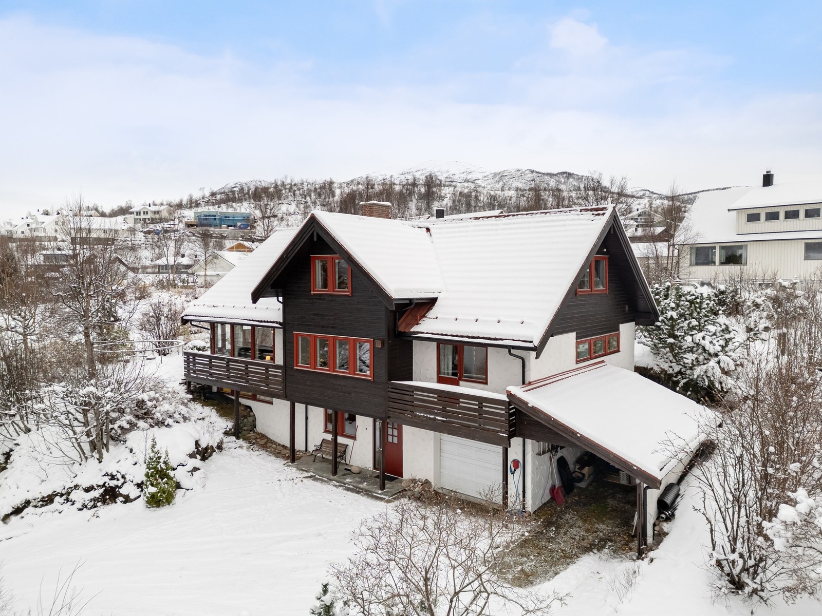 Beplantning og trær sørger for at hageområdet er godt skjermet for innsyn Galleribilde