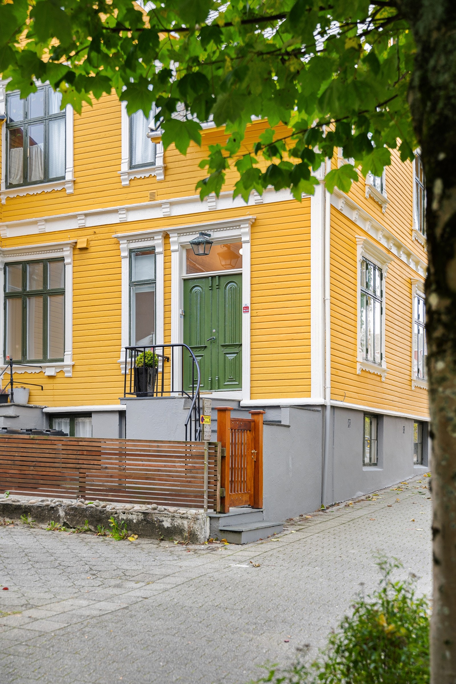 Nabolaget er et regulert spesialområde, med bygninger som skal bevares på bakgrunn av historisk, antikvarisk eller annen kulturell verdi. Galleribilde