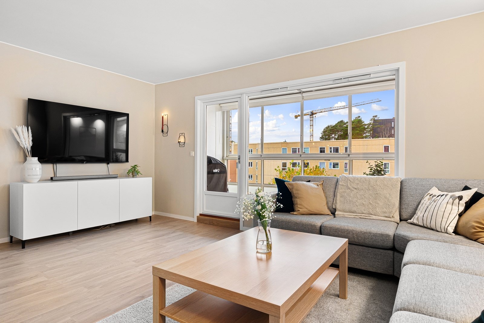 Stuearealet er lyst og trivelig med gode møbleringsmuligheter Galleribilde