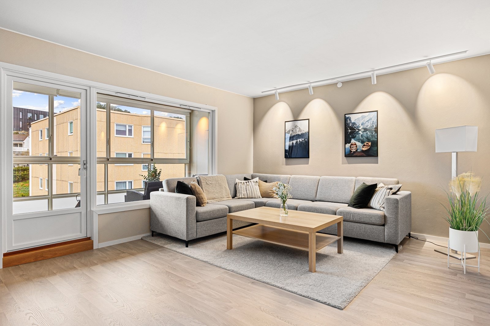 Leiligheten ble vesentlig oppgradert i 2023 med bla. nytt bad, nytt wc-rom og fornyelse av kjøkkenet. Galleribilde