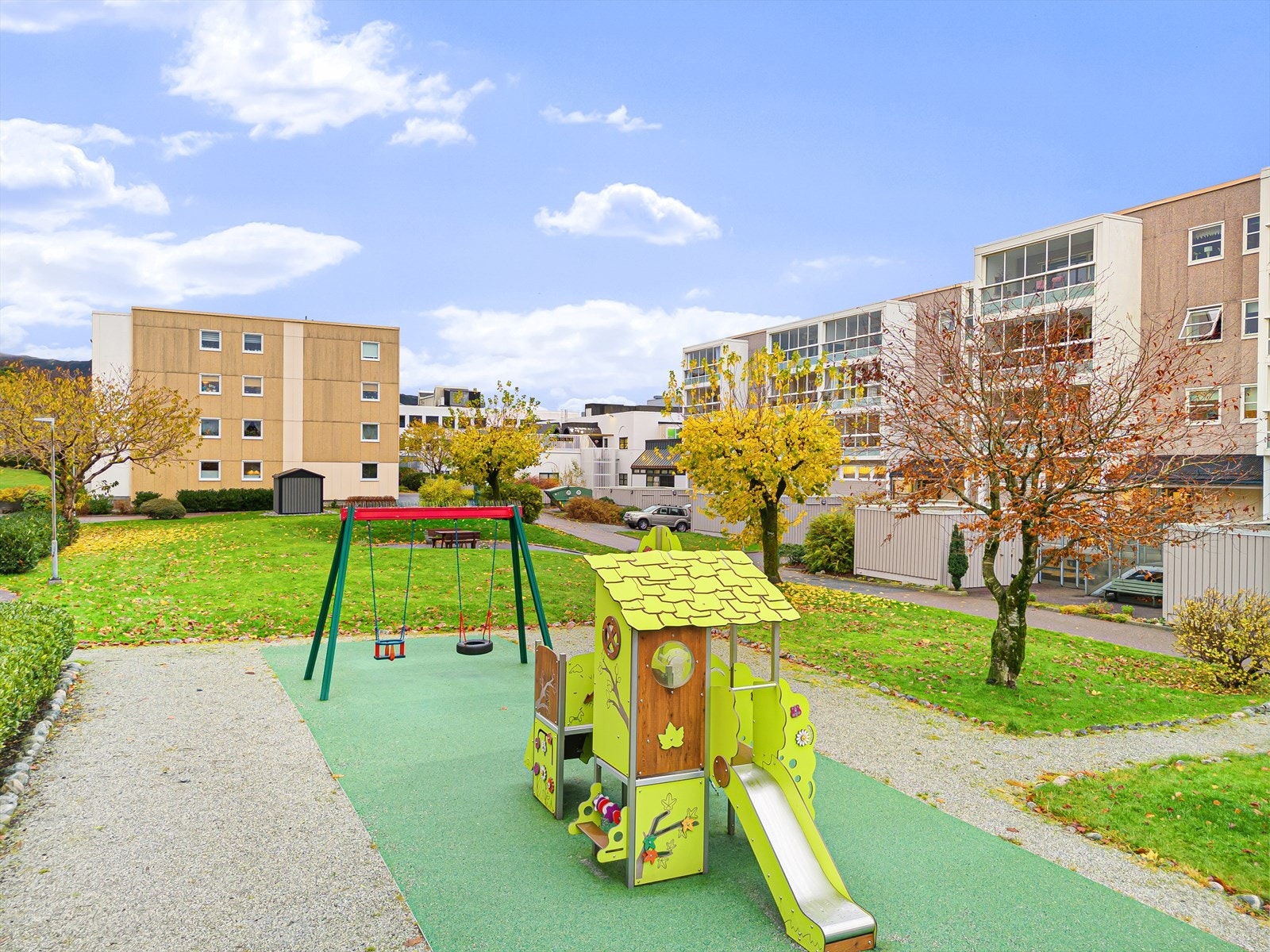 Flere lekeplasser like ved. Galleribilde