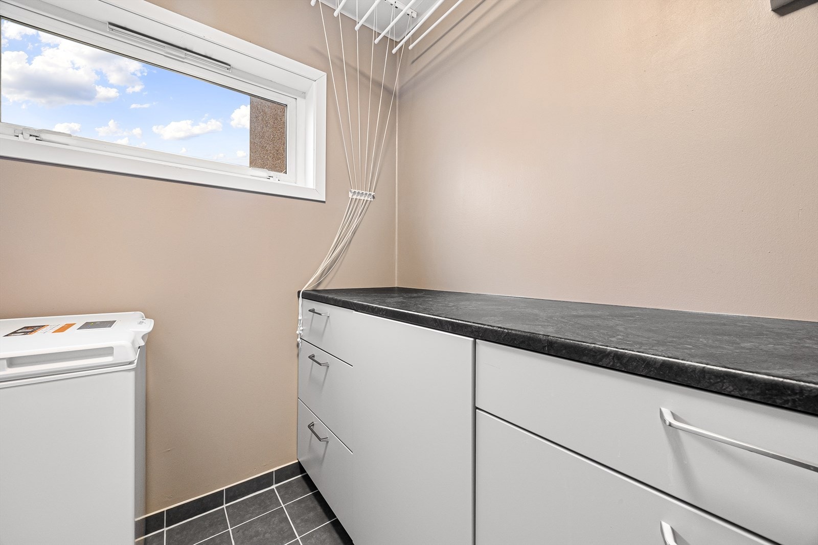 Her har du godt med oppbevaringsplass. Galleribilde