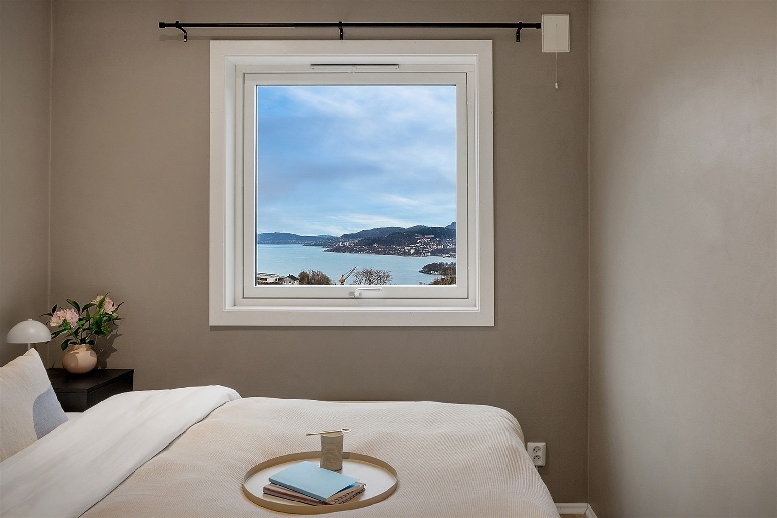 - Tenk å våkne til denne nydelige sjøutsikten - Galleribilde