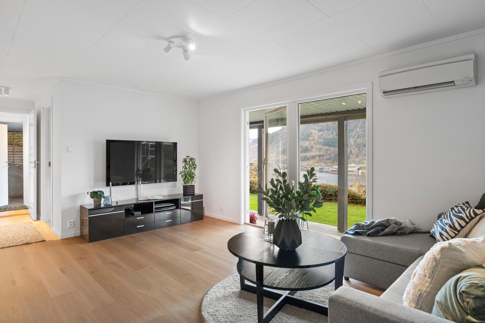 Egen inngang. Originale tegninger viser hybel. Galleribilde