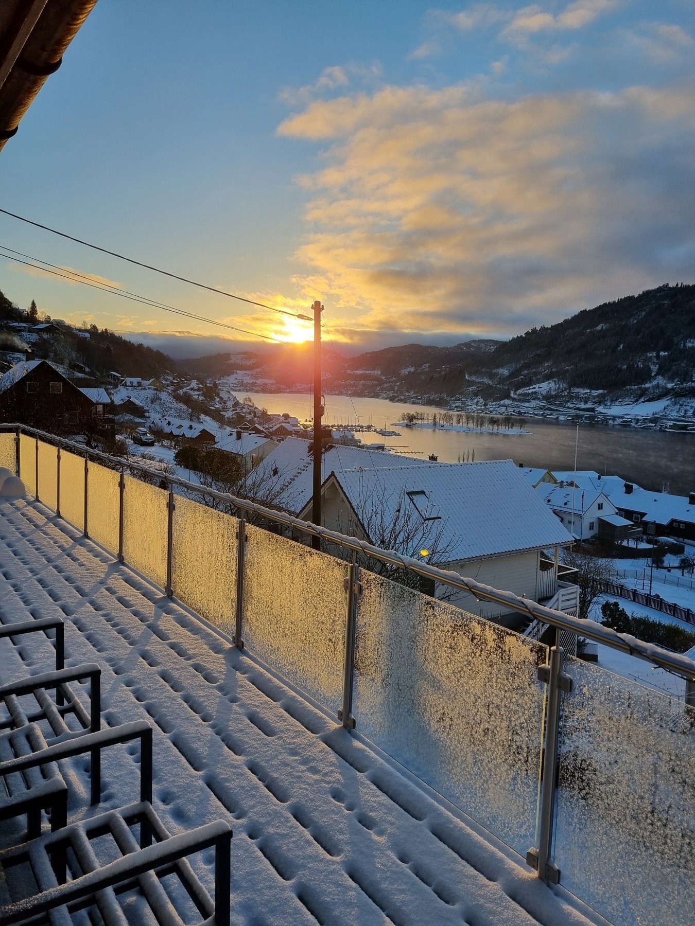 Vinter eller sommer- utsikten gir en egen ro i sjela Galleribilde