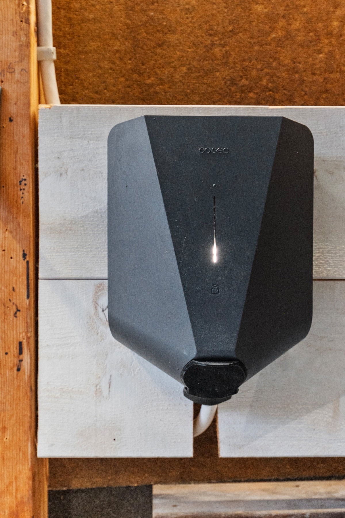 I tillegg ble det montert lader til el-bil i 2021. Galleribilde