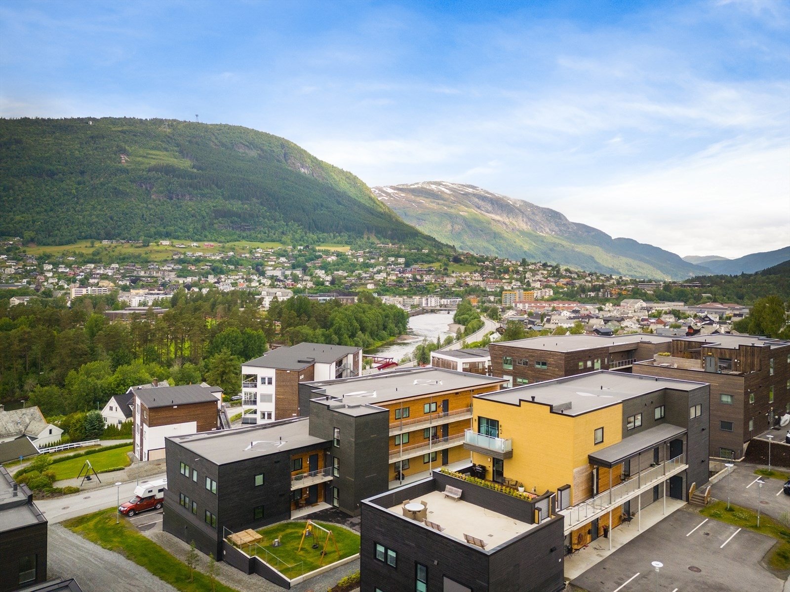 Sentrumsnær beliggenhet i et veletablert nabolag. Galleribilde