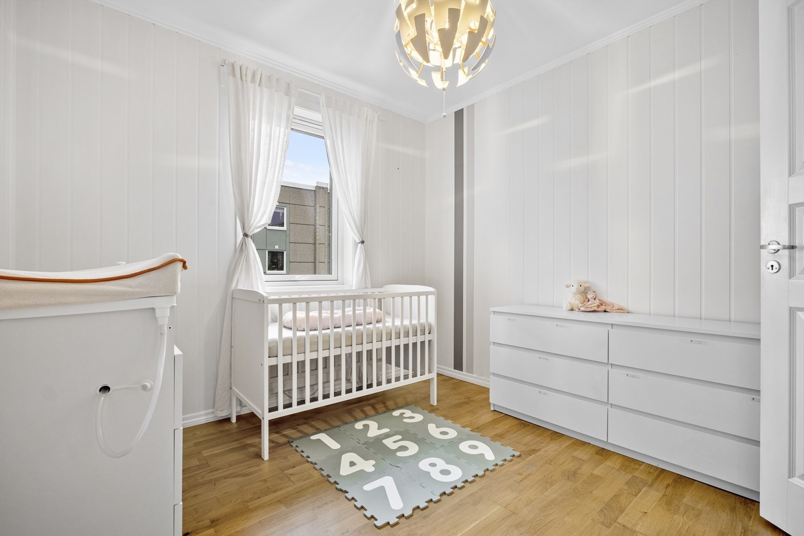 Soverommet egner seg godt til barnerom eller kontor Galleribilde