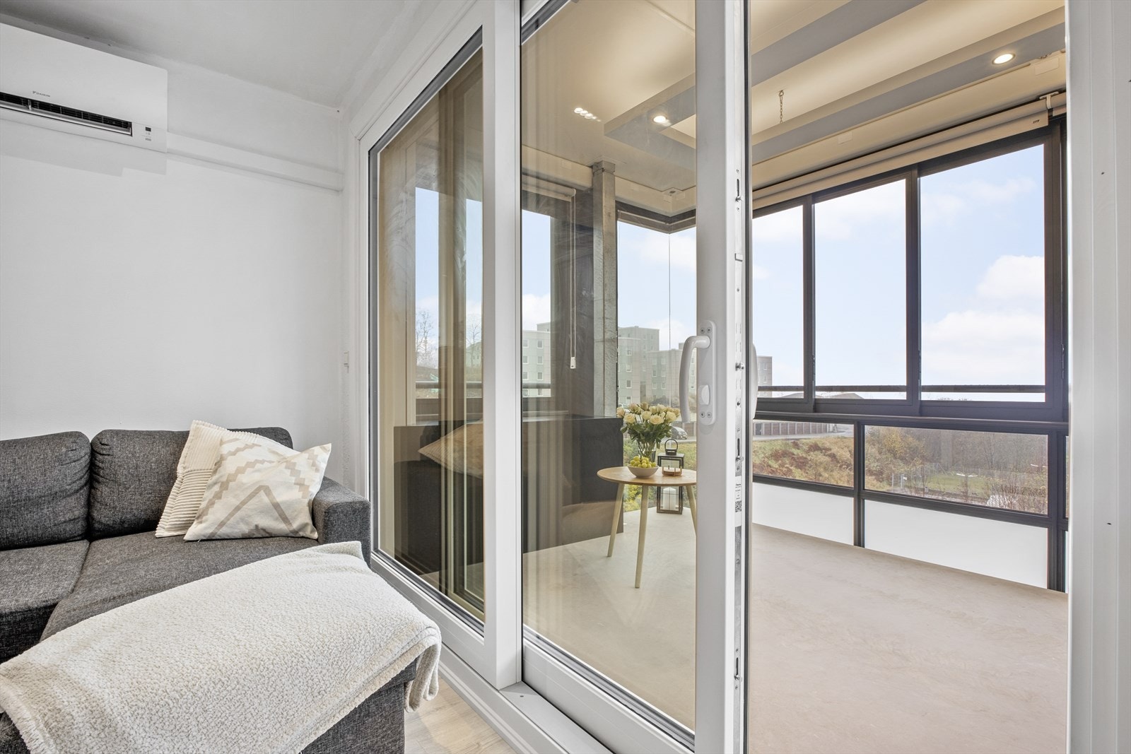 Innglassing av balkonger samt varmepumpe vil føre til at leilighetene får lavere utgifter til oppvarming Galleribilde