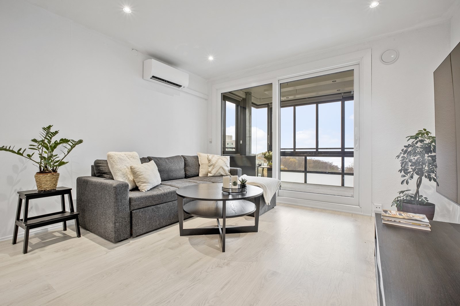 Leiligheten ligger fint til i byggets 2. etasje Galleribilde