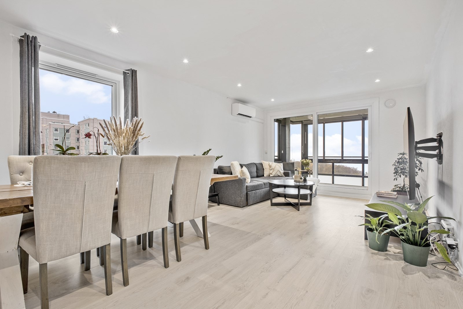 Velkommen til Nordre Toppe 35 - Presentert av Eiendomsmegler Vest ved Sarah Engler Galleribilde