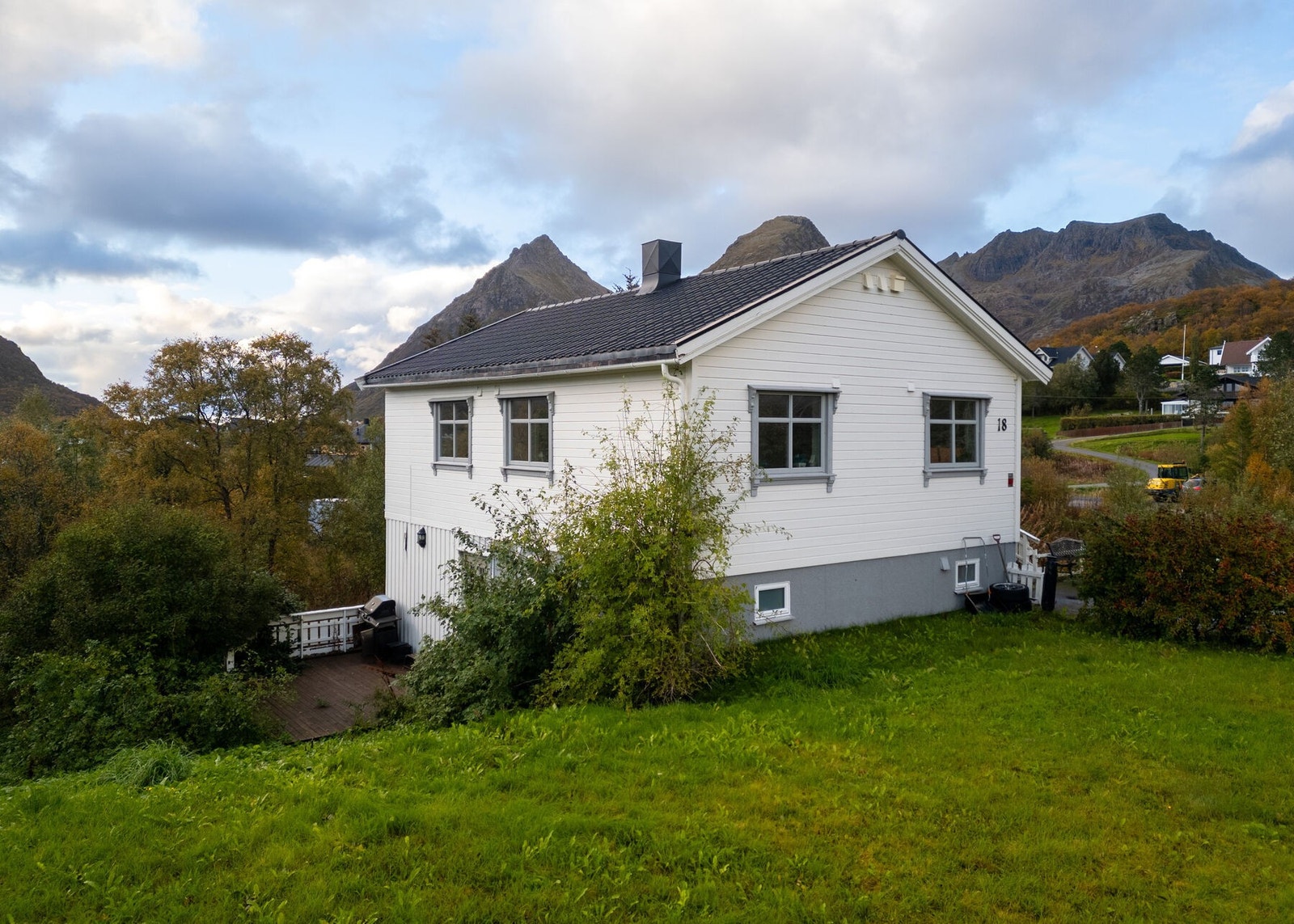 Boligen ble oppført i 1966 og er betydelig påkostet etter byggeår. Galleribilde