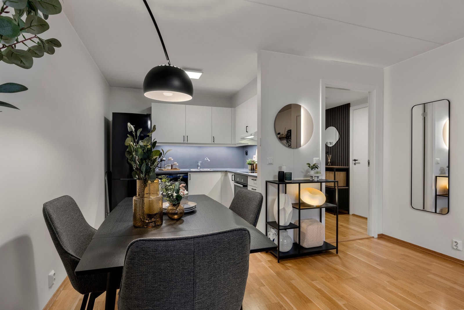 Leiligheten består av entré, stue/kjøkken, soverom og bad Galleribilde