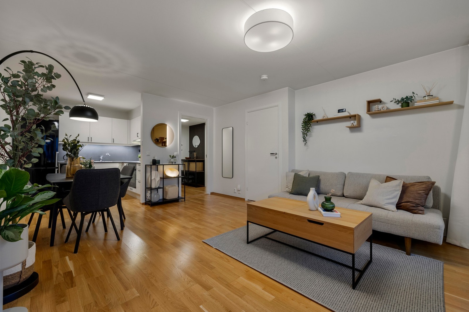 Leiligheten fremstår lys og har en moderne standard. Galleribilde
