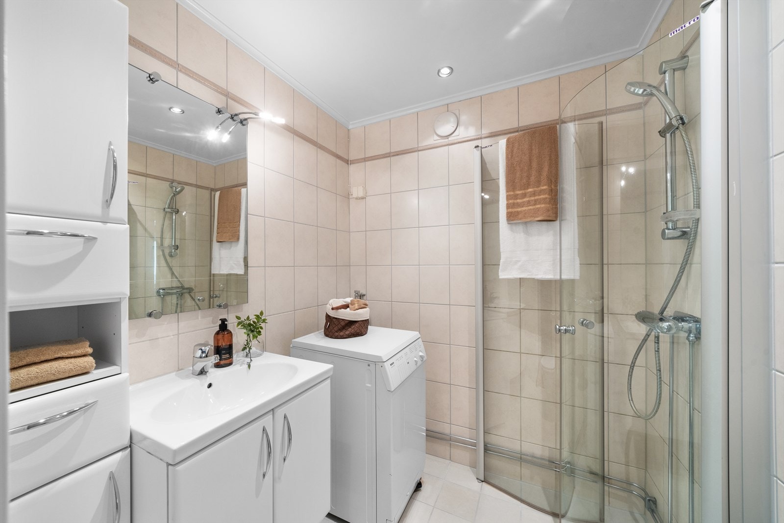 Bad med nye varmekabler og fliser fra 2024 Galleribilde