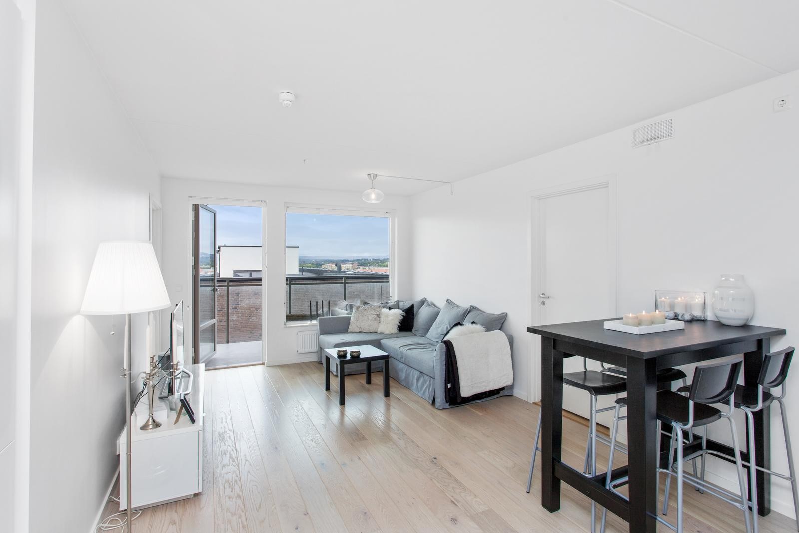 Oppvarming, varmtvann, kabel-tv og internett inkludert. Galleribilde