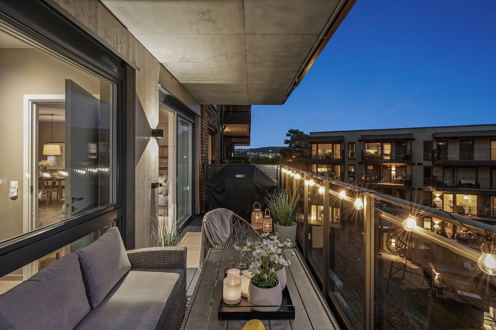 Her er det god plass til elektrisk-/gass-grill og spisegruppe eller loungemøbler for fine sommerdager. Galleribilde