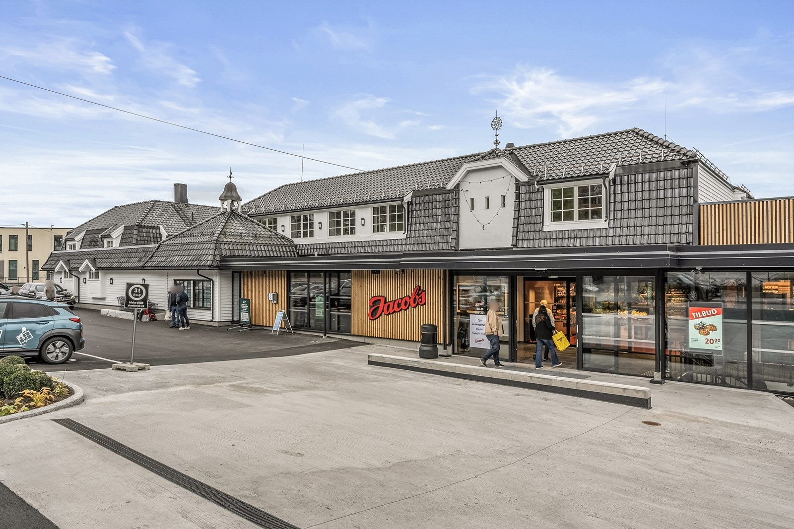 Jacobs på holtet er en flott dagligvarebutikk en liten kjøretur unna. Galleribilde