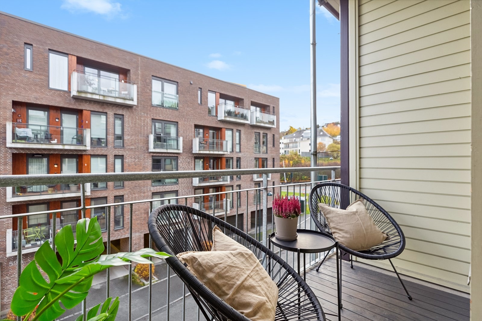 Fra soverommet er det utgang til østvendt balkong på ca. 4 m². Galleribilde