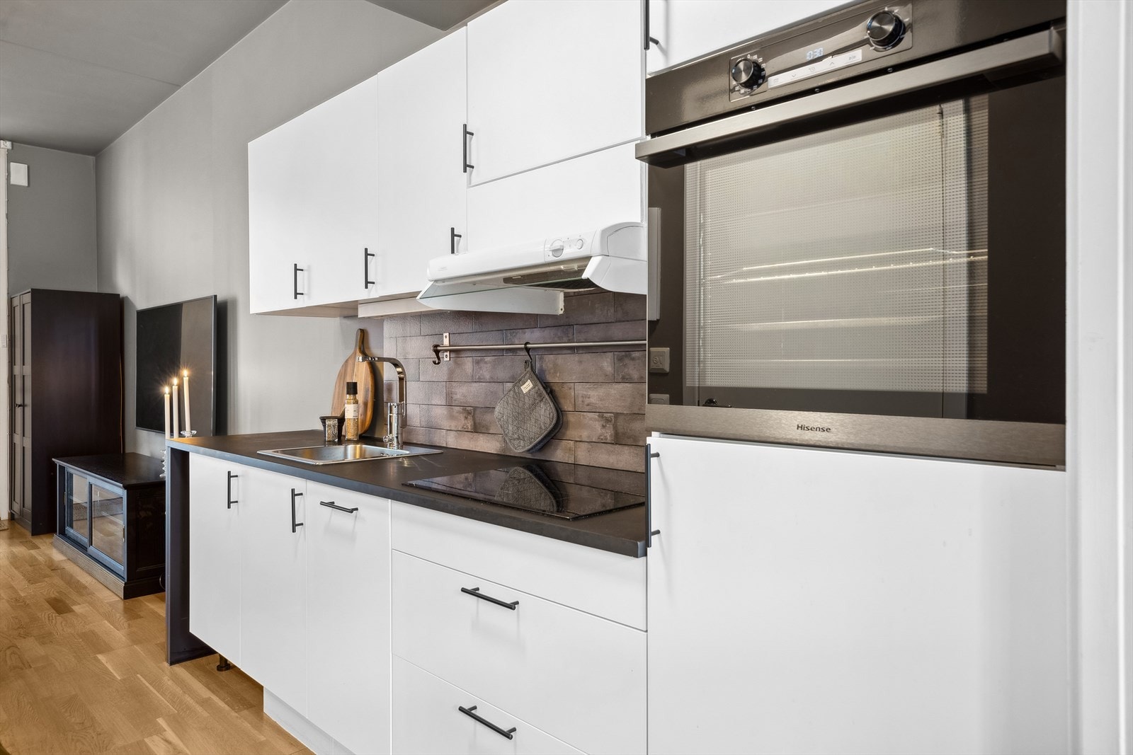 Benkeplate, oppvaskkum og platetopp ble skiftet i 2021. Galleribilde