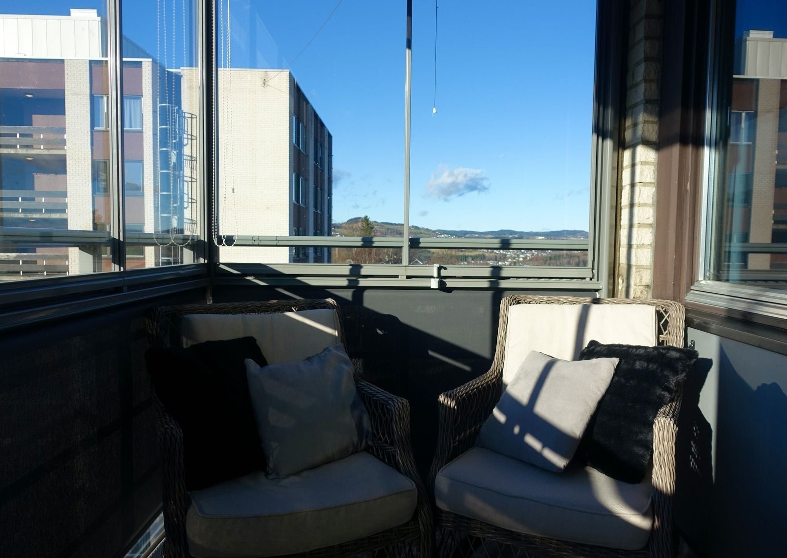 Innglasset balkongen på ca 6 kvm Galleribilde