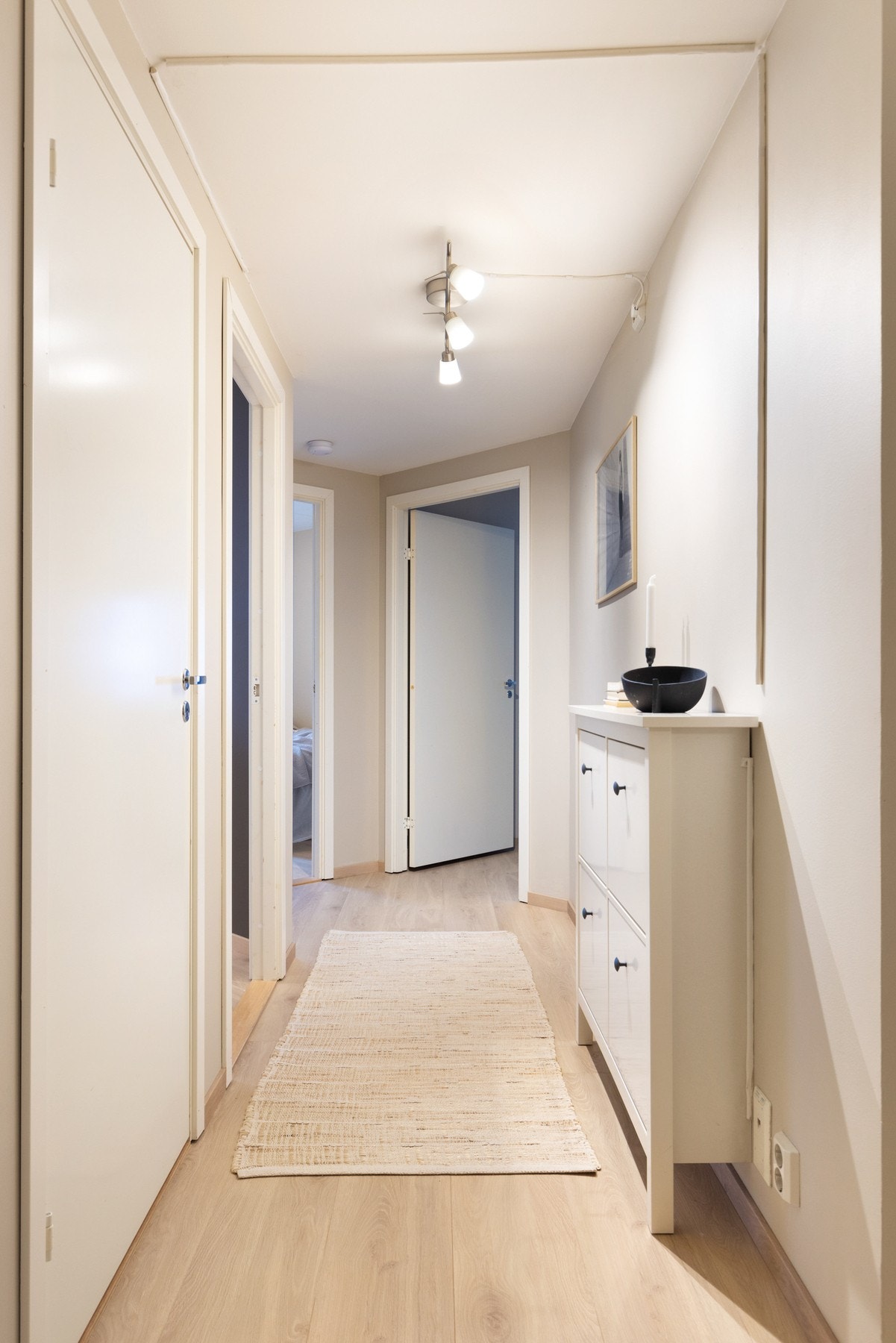 Entréen er knutepunktet for alle rommene i boligen. Galleribilde