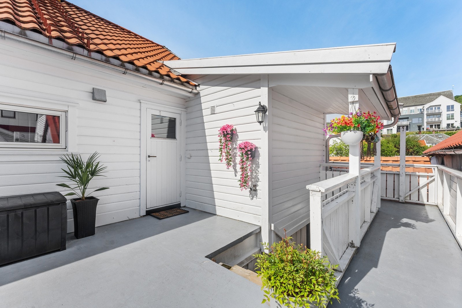 Fra takterrassen er det trapp ned til bakgården. Galleribilde