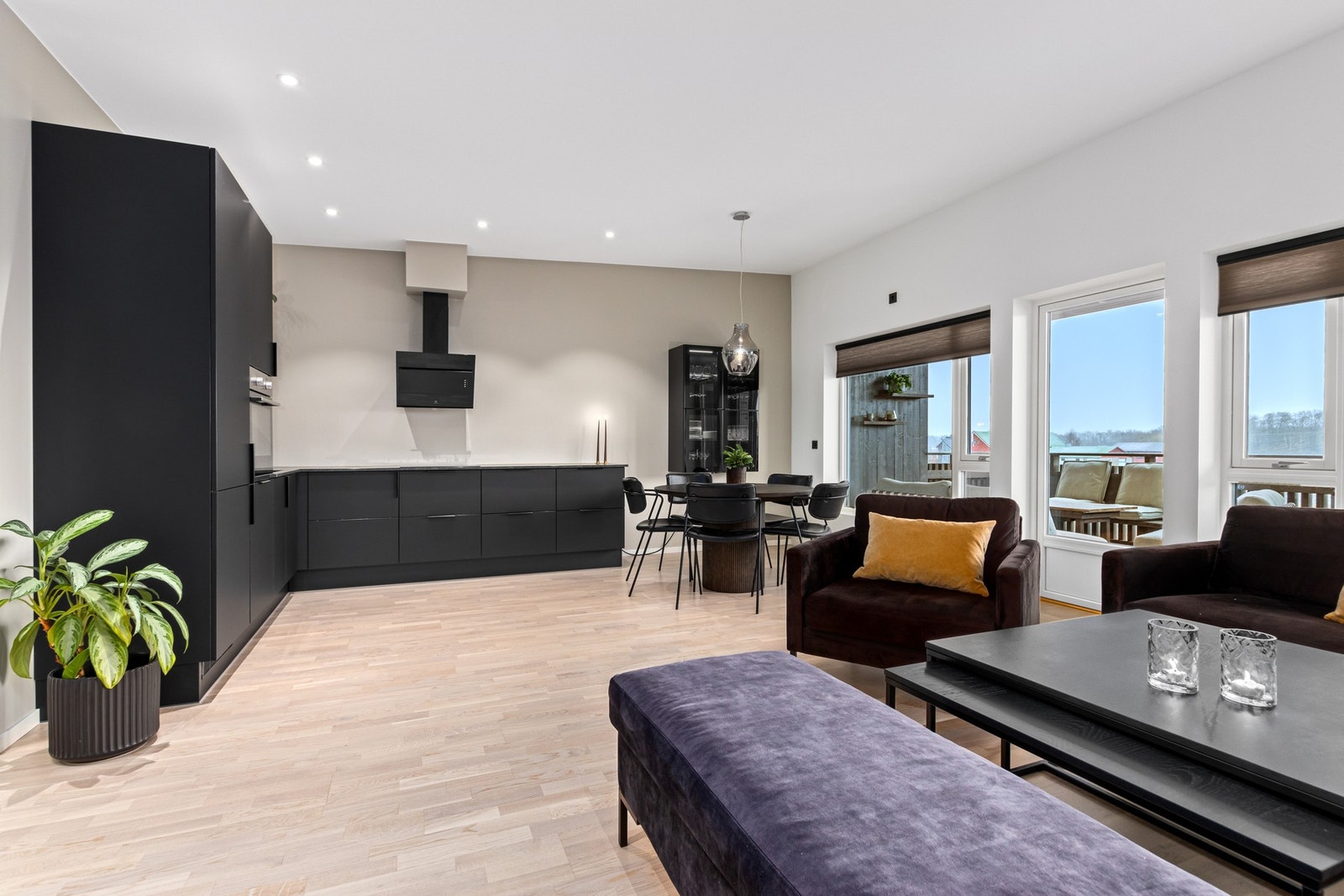 Leiligheten er oppgradert og fremstår som ''strøken''. Galleribilde