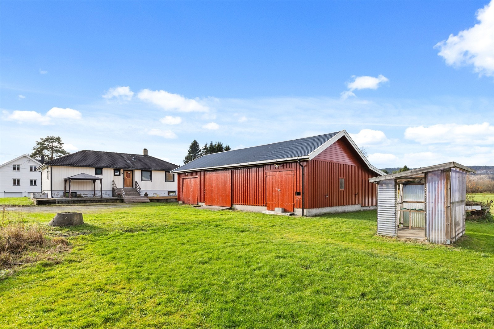 Uthus / låve Galleribilde