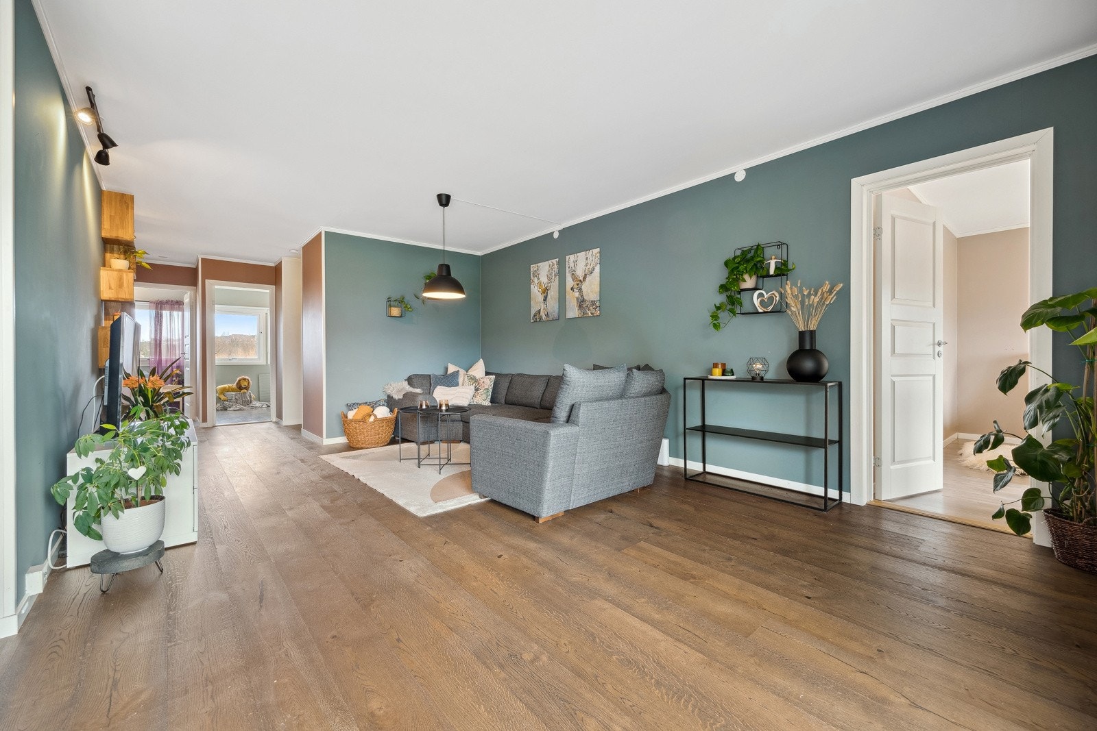 Leiligheten har en smart planløsning som gjør at man får en god romfølelse. Galleribilde
