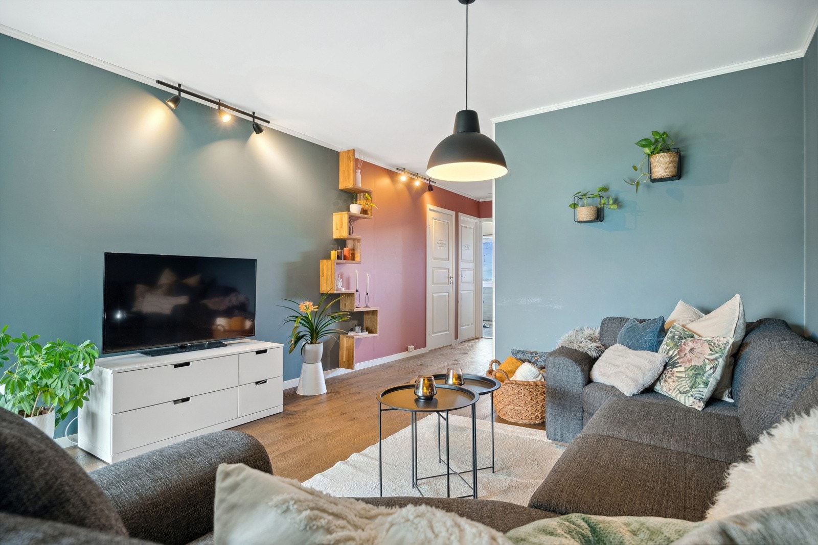 Stuen oppleves som varm og koselig. Galleribilde