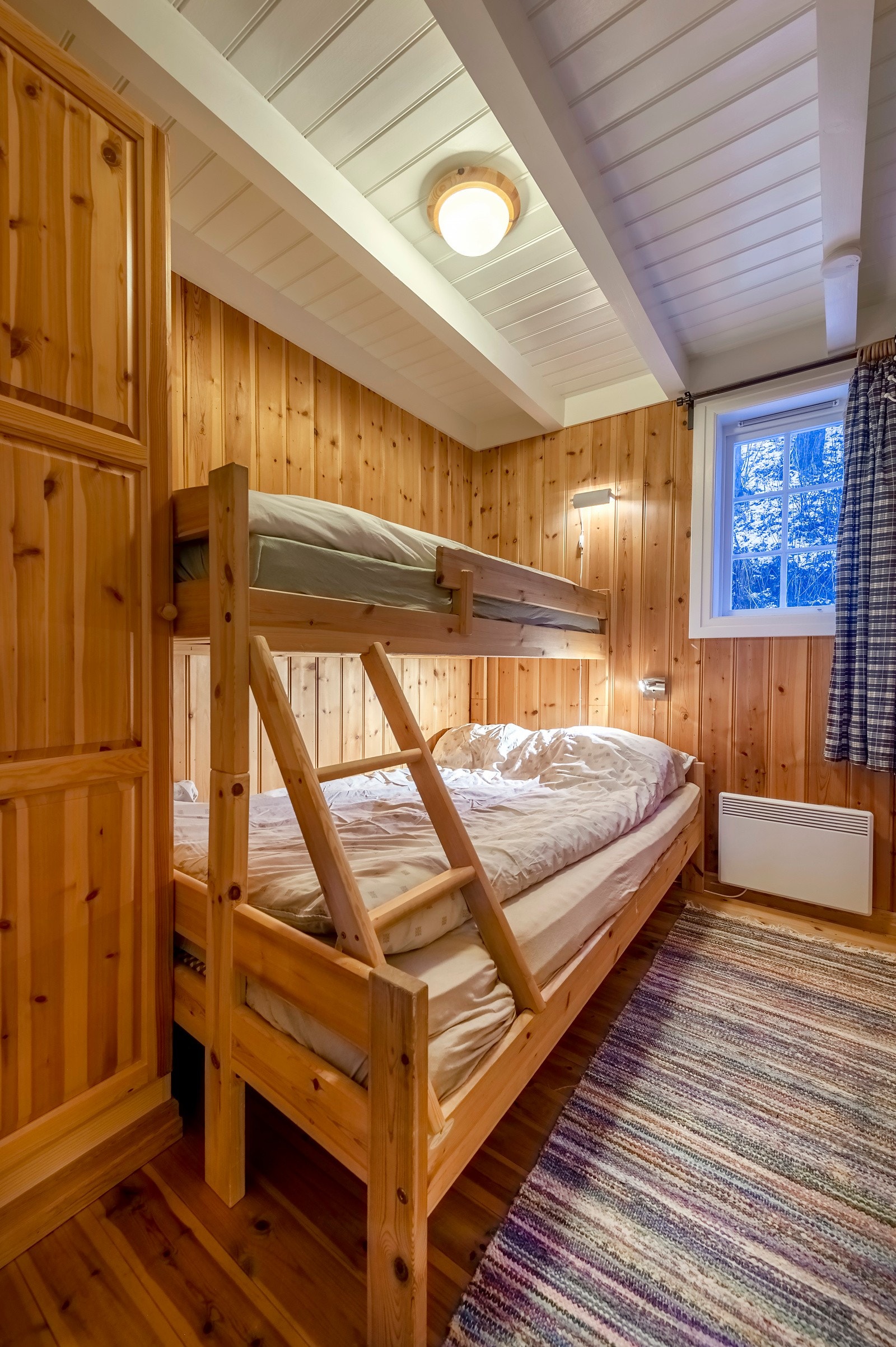 Soverom med familiekøye. totalt 9 sengeplasser i leiligheten Galleribilde