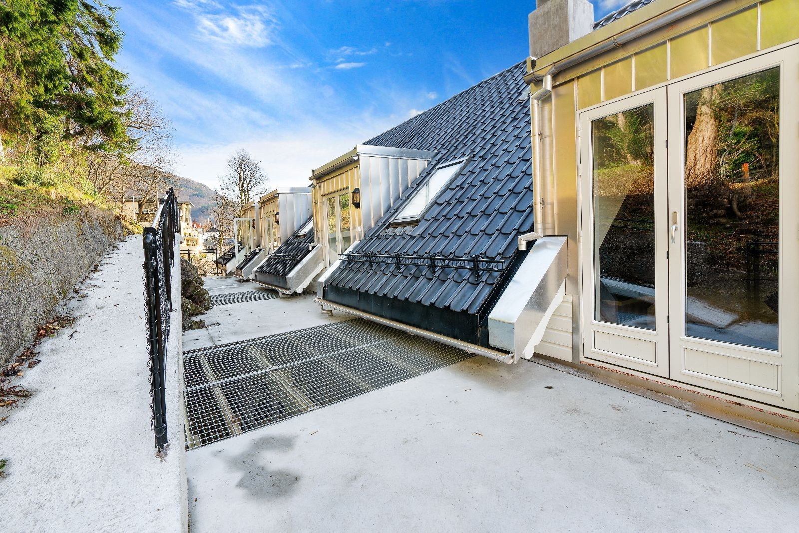 Terrasse med utgang fra soverom, perfekt for morgenkaffen Galleribilde