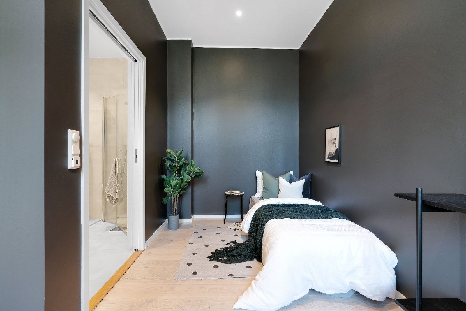 Soverom med eget bad Galleribilde